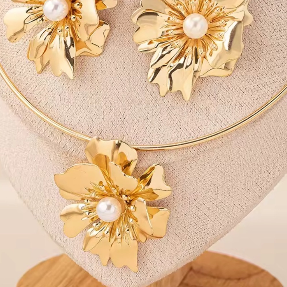 Zara lux unique adjustaby Gold Flower Necklace - Picture 4 of 9